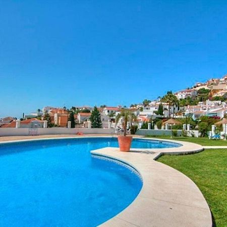 Beautiful 3 Bedroom Townhouse In Urb. Tropicana, Nerja Esterno foto