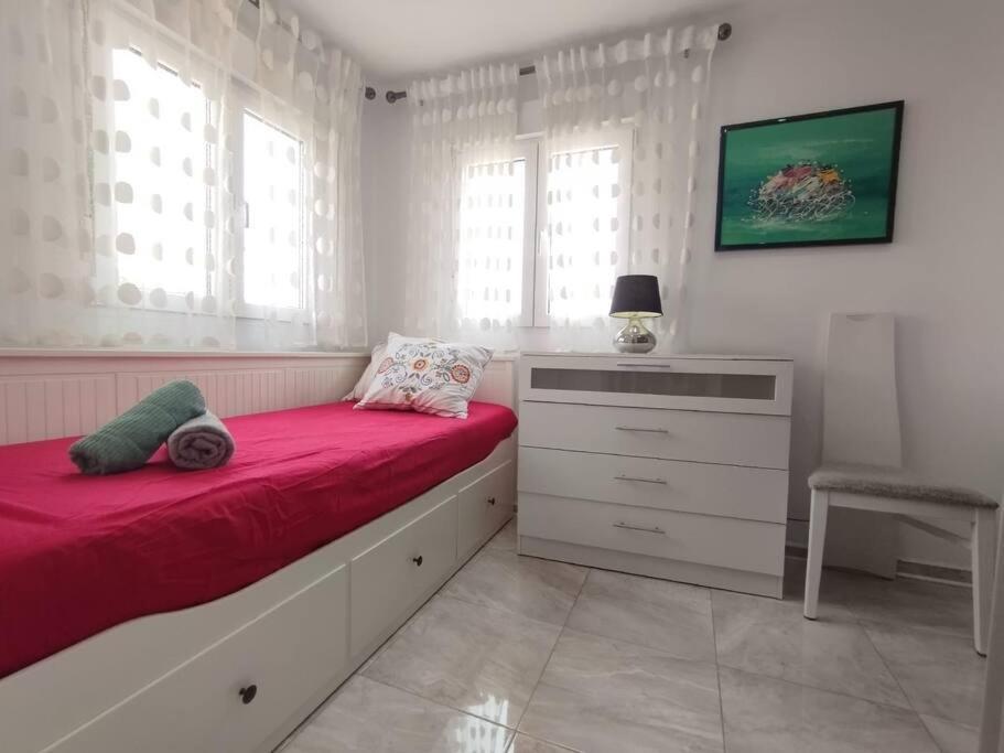 Beautiful 3 Bedroom Townhouse In Urb. Tropicana, Nerja Esterno foto