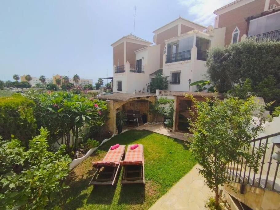 Beautiful 3 Bedroom Townhouse In Urb. Tropicana, Nerja Esterno foto