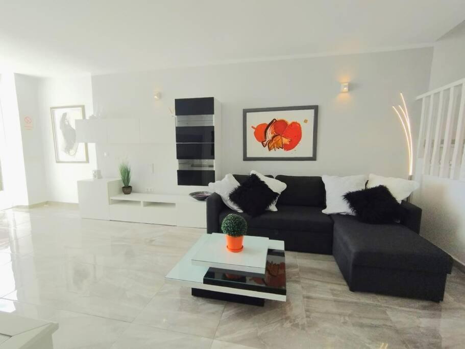 Beautiful 3 Bedroom Townhouse In Urb. Tropicana, Nerja Esterno foto